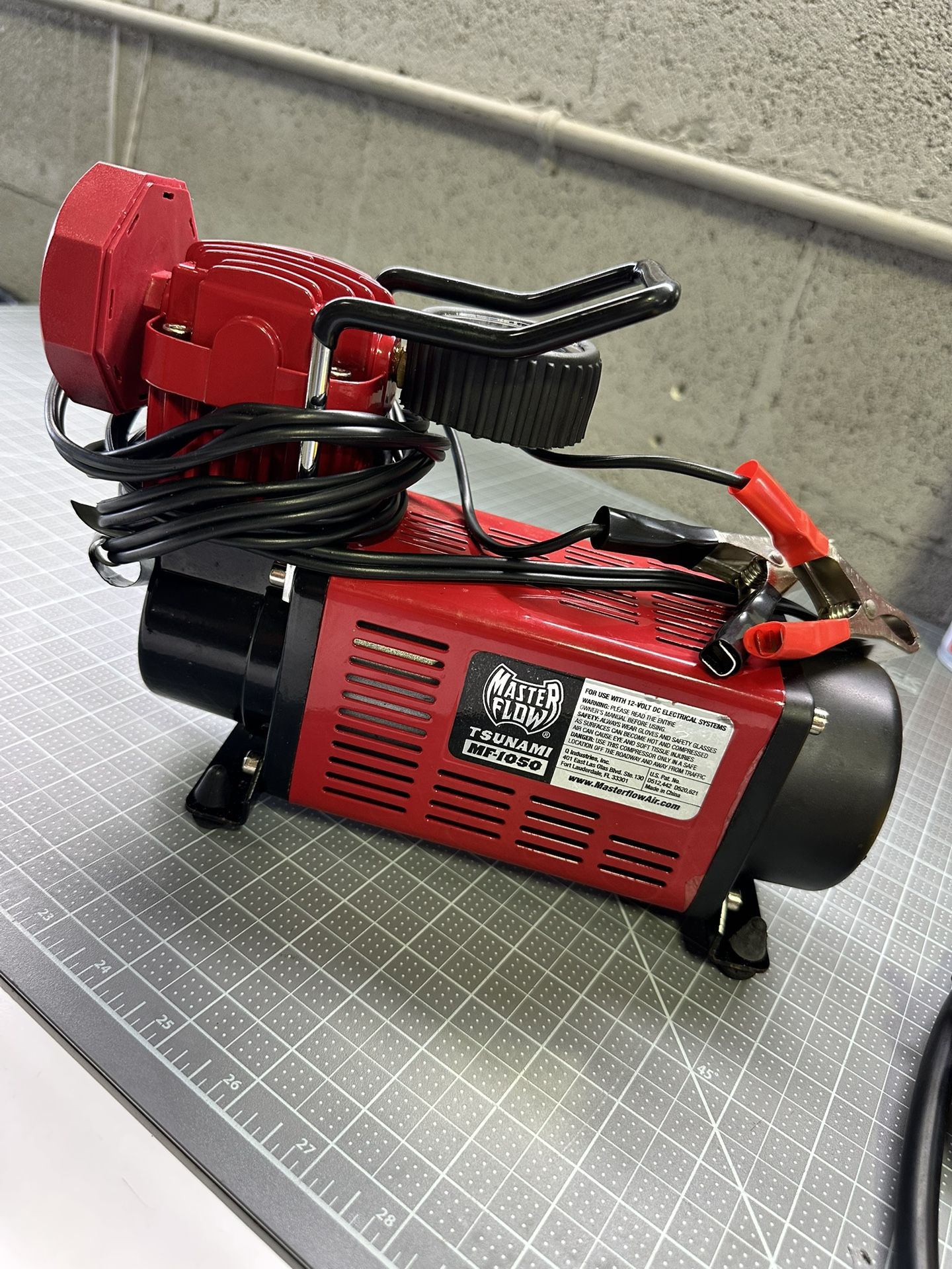 MASTERFLOW SUPERFLOW TSUNAMI AIR COMPRESSOR