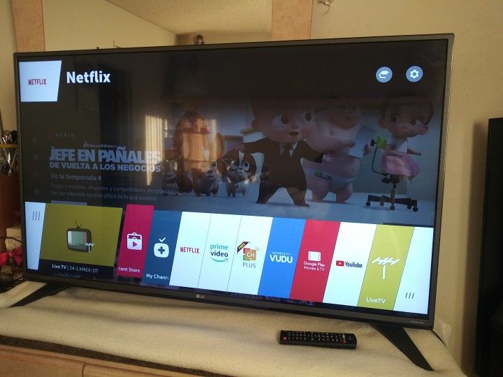 SMART TV LG 50" PULGADAS 4K ULTRA HD CON CONTROL Y SUS PATAS