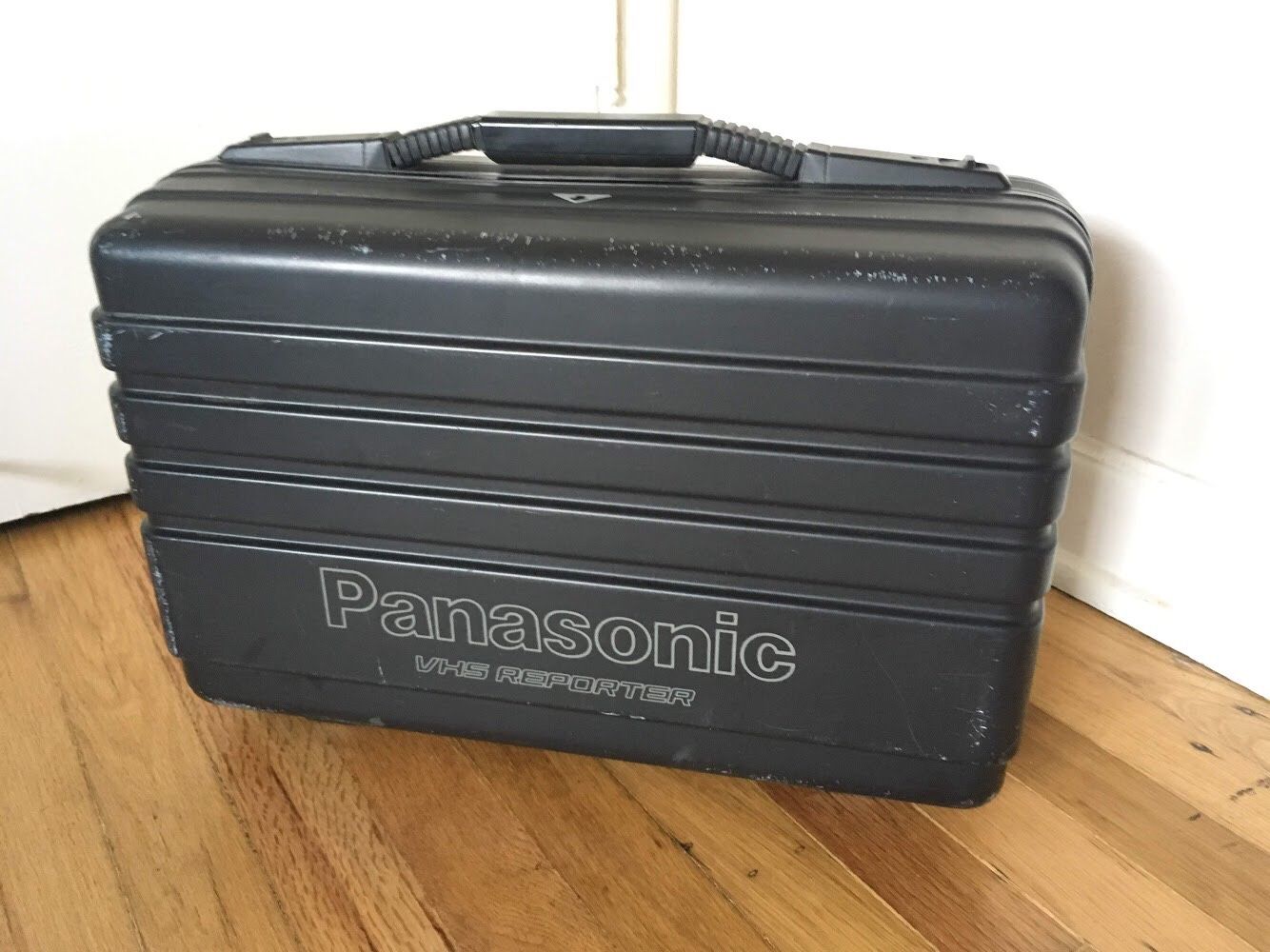 Vintage Panasonic Ag-155 Reporter VHS Video Camera Camcorder + Hardside Case