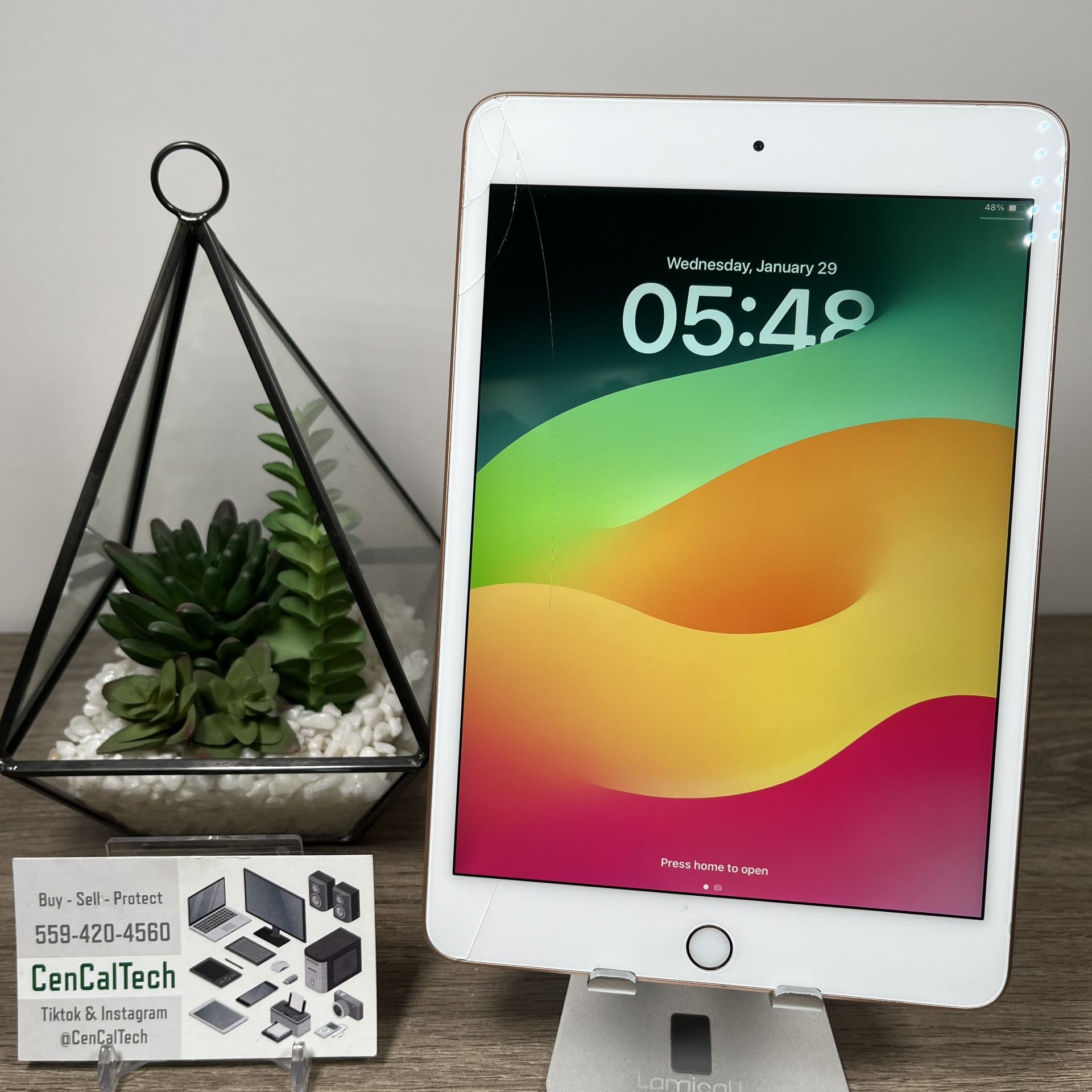 iPad Mini 5th Gen 64gb Wifi 85%🔋Health. Has a minor Crack Screen but Fully Fuctional