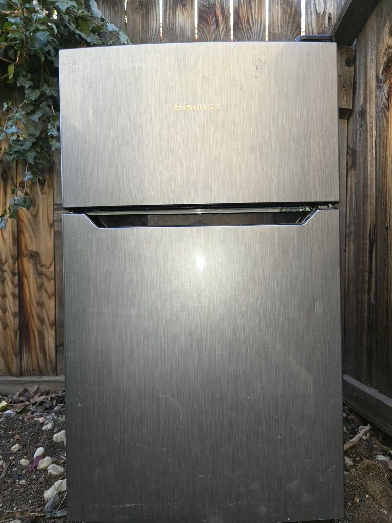 Mini Fridge With Freezer 