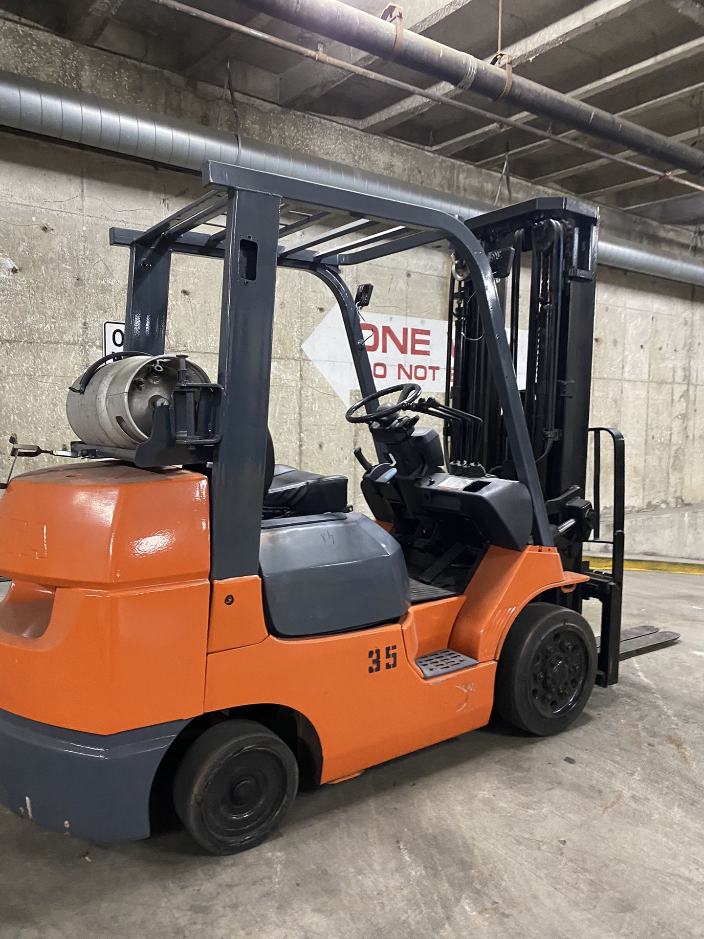 EXCELLENT 7000 lb TOYOTA forklift for sale