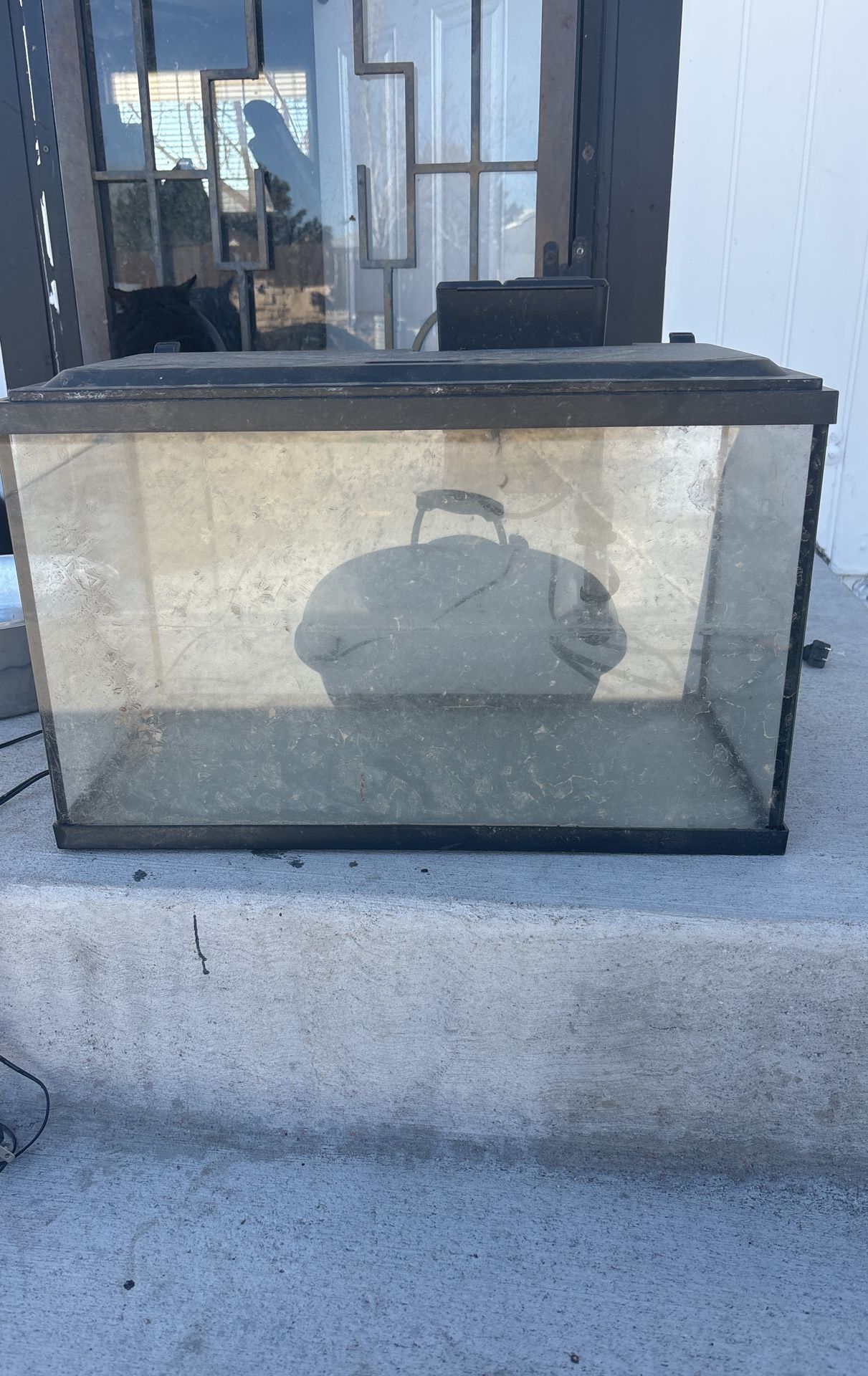 A Black Fish Tank 5-10 Gallon