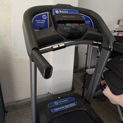HORIZON ULTRA QUIET TREADMILL 