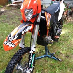 ***2009 KTM Dual Sport 450 Motorcycle- Street Legal. Licensed and Plated- Ready To Ride. Freshly Serviced and New Battery July 2025. 