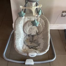 Graco baby Swing. Smoke Free. Pet Free. 
