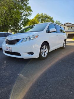 2011 Toyota Sienna le
