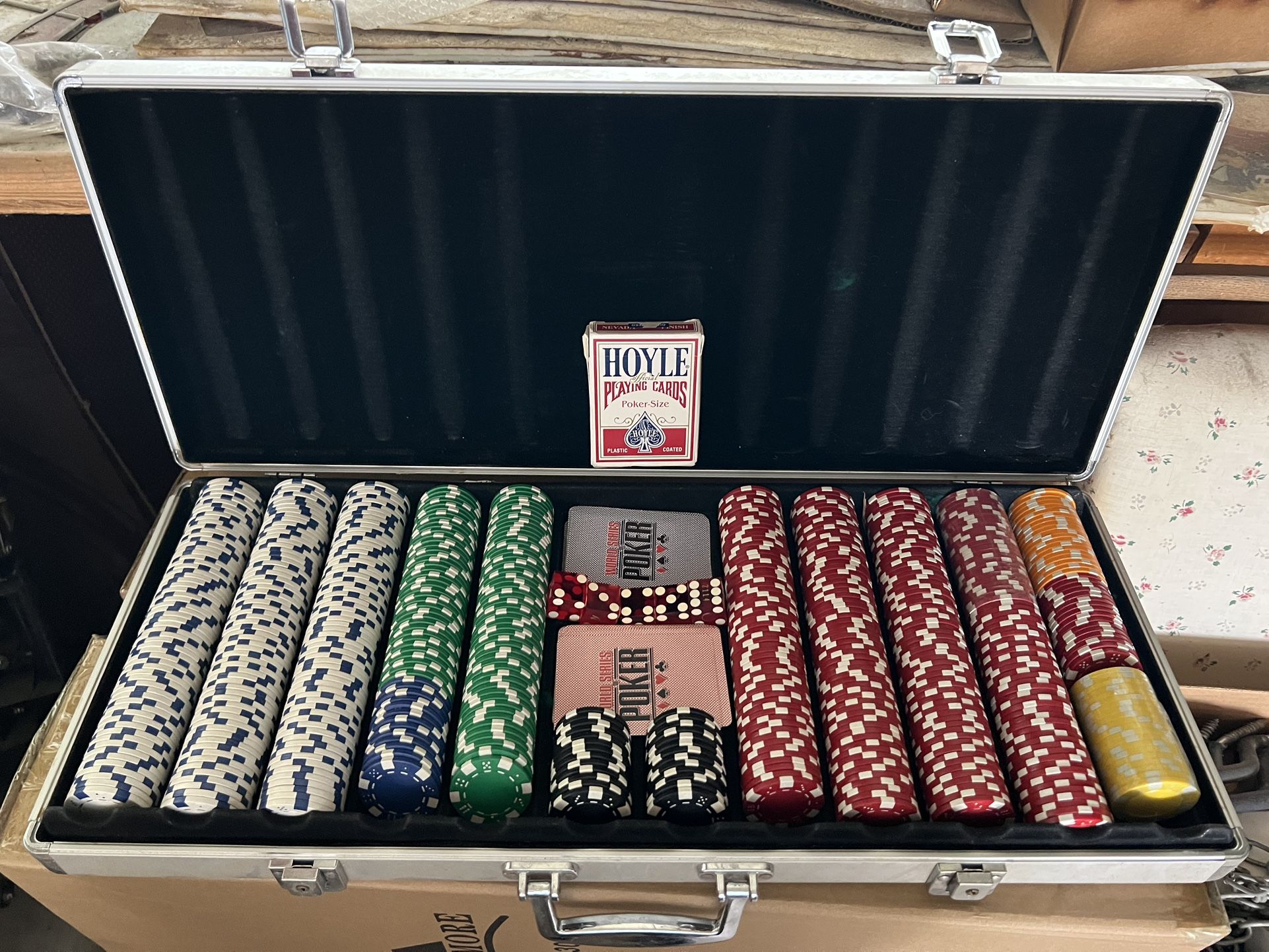 Poker Chip Set with Aluminum Case