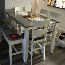 Kitchen Table (extra leaf Included)