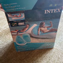 Intex 2 Loungers Just Opened To Show Inside. New 