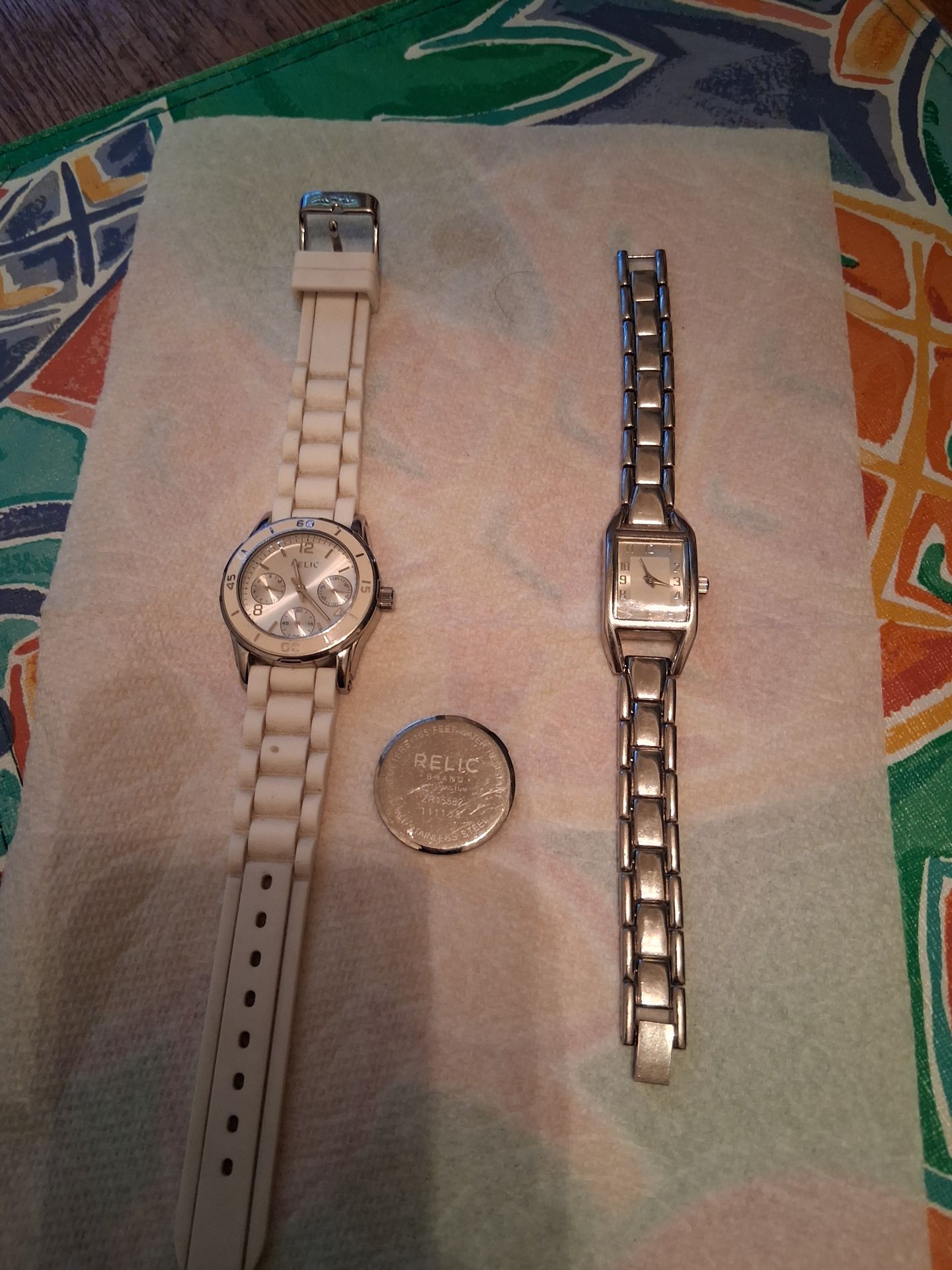 THE 2 WATCHES FOR $15 BECAUSE I CANT CLOSE THEM PICK UP IN SUN VALLEY
