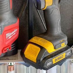 DeWalt Half Inch Cordless 20 Volt Max Drill With Charger And Battery