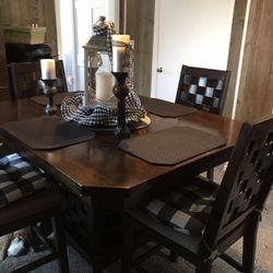 Table/chairs