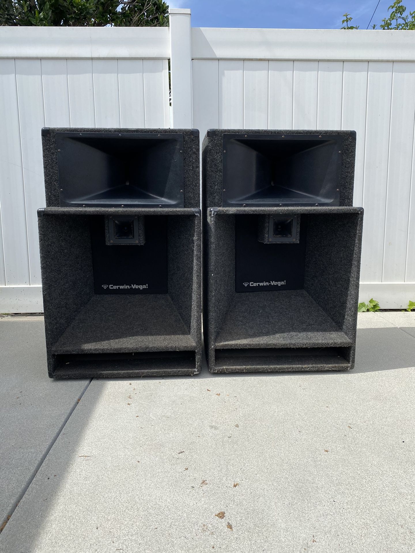 DJ Speakers - 18” Cerwin Vega V35