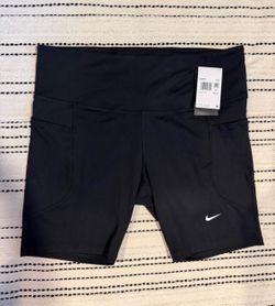 NWOT Nike active Women's 6" Essential Kick Shorts Size 2xl Black Active Wear