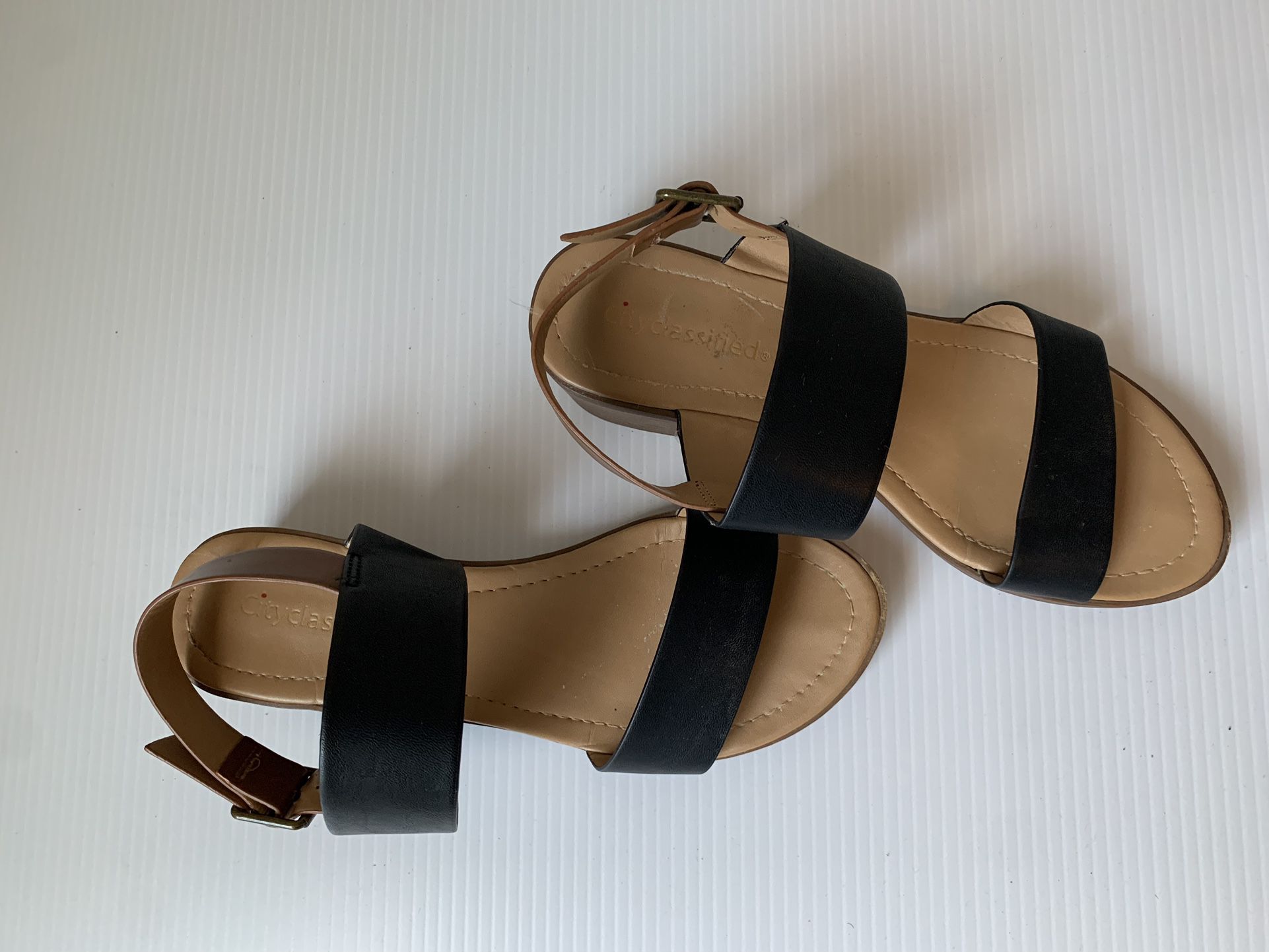 City classified Sandals-size 7.5