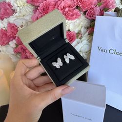 Van Cleef Butterfly Between Fingers Ring, 18kgold