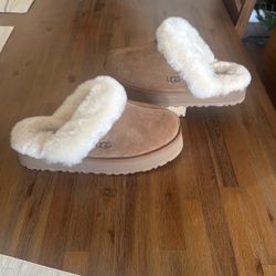 Uggs Shoes / Slippers New