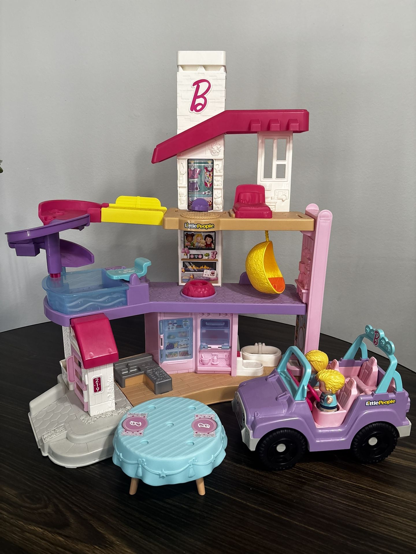 Barbie doll house 