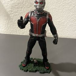 Marvels Ant-Man Statue