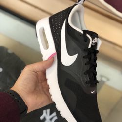 Air Max Tavas 4-7 Youth Sizes