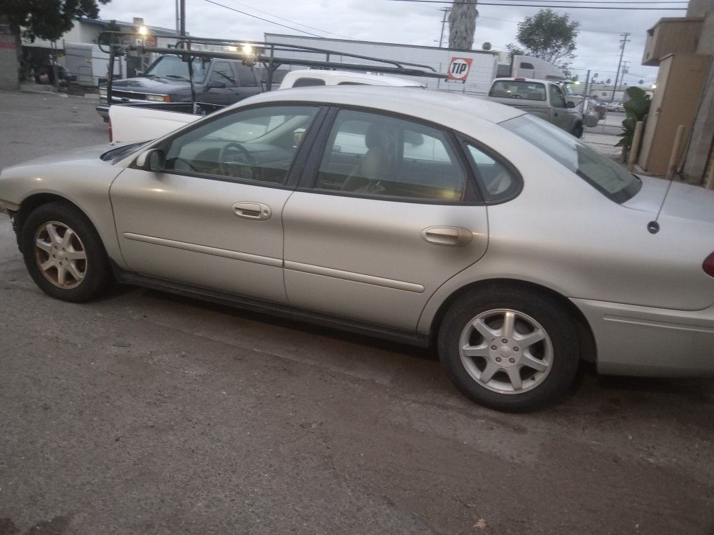 Ford taurus 2006 Parting out