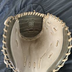 Easton Professional Collection Fastpitch Catcher’s Mitt 34” Jen Schroeder: RUDI-2020 Softball