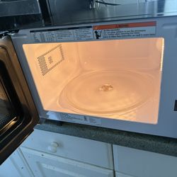 Microwave Oven 