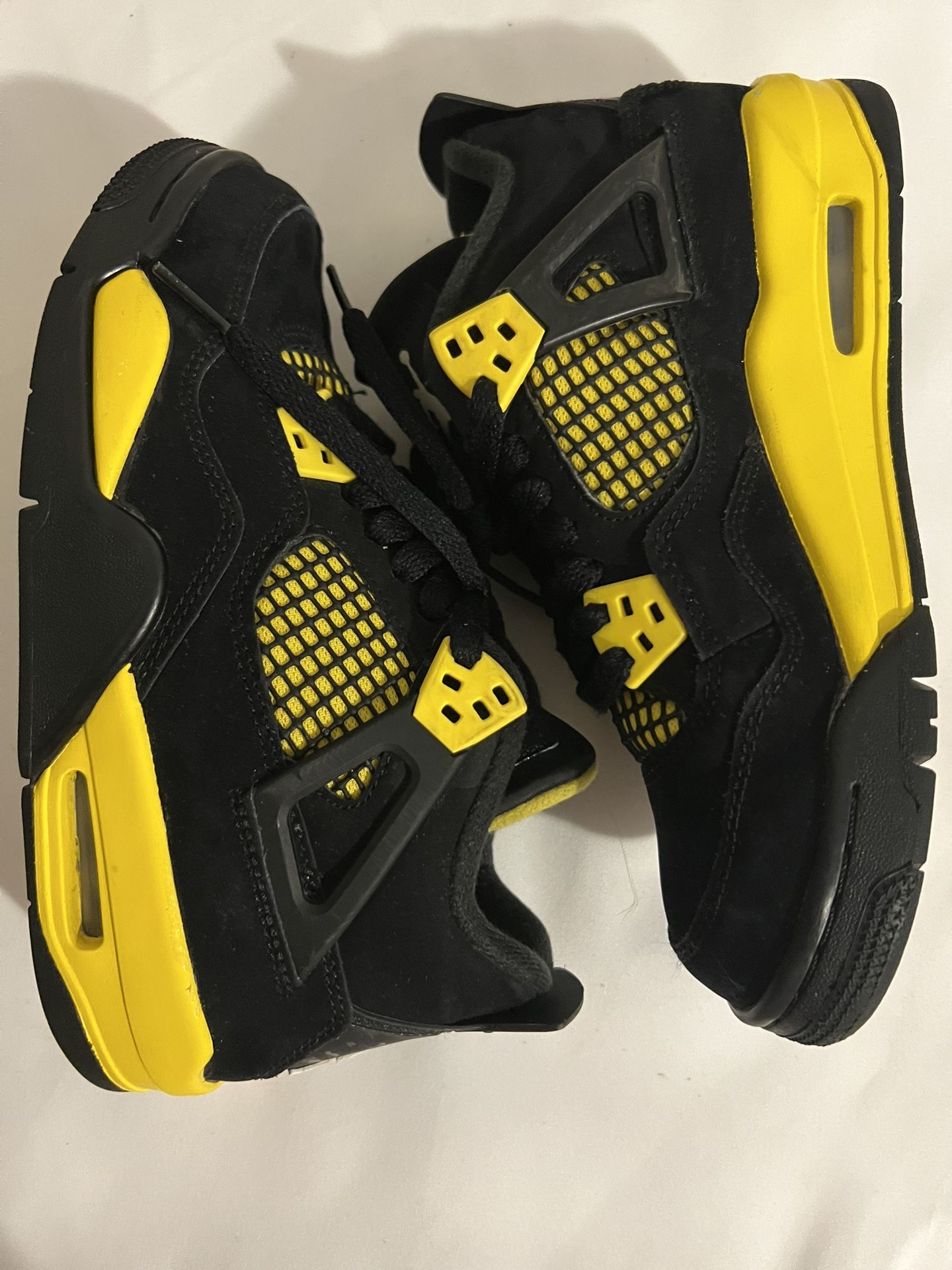 Size 4 - Jordan 4 Retro Mid Thunder