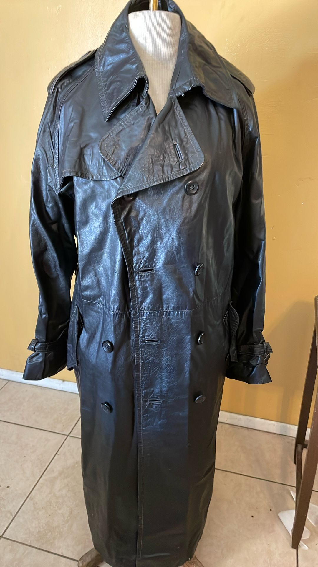 vintage blk leather trench coat men’s L women xl