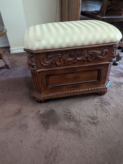 Wooden ottoman, with storage