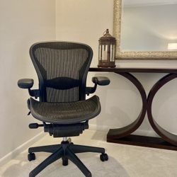 Herman Miller Aeron Size B