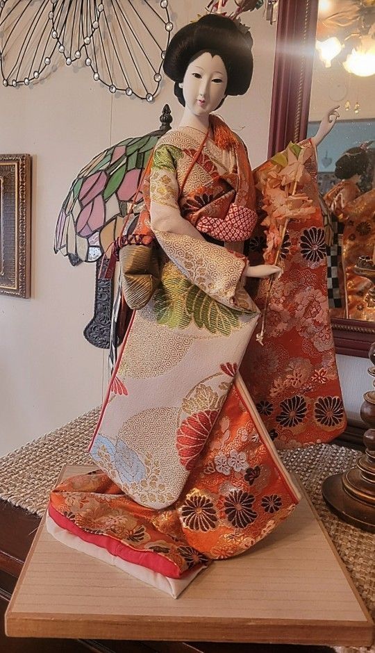 21" JAPANESE GEISHA DOLL WEARING KIMONO