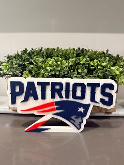 Patriots sign