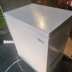 Freezer Congeladora Horizontal De 5.5 https://offerup.com/redirect/?o=RnQuY3U= 