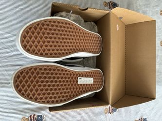 Vans Knu School Size 9 NEW
