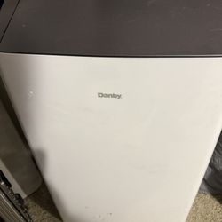 ❄️ AC Bundle – Danby 10,000 BTU + DeLonghi Portable AC/Heater – $80 (Both w/ Remotes!)