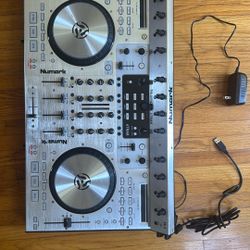 Numark 4Trak DJ controller