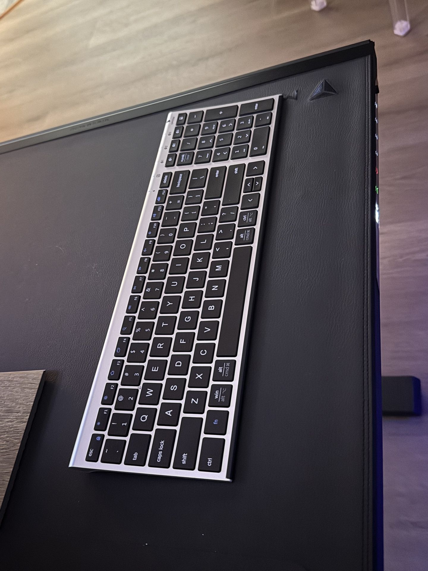 Bluetooth Wireless Full Size Keyboard