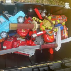 Dos Cajas Grandes De Juguetes En Buen Estado Para Niños !!! Cars, Monter Jam , Rayan , Tortugas Ninjas Etc…