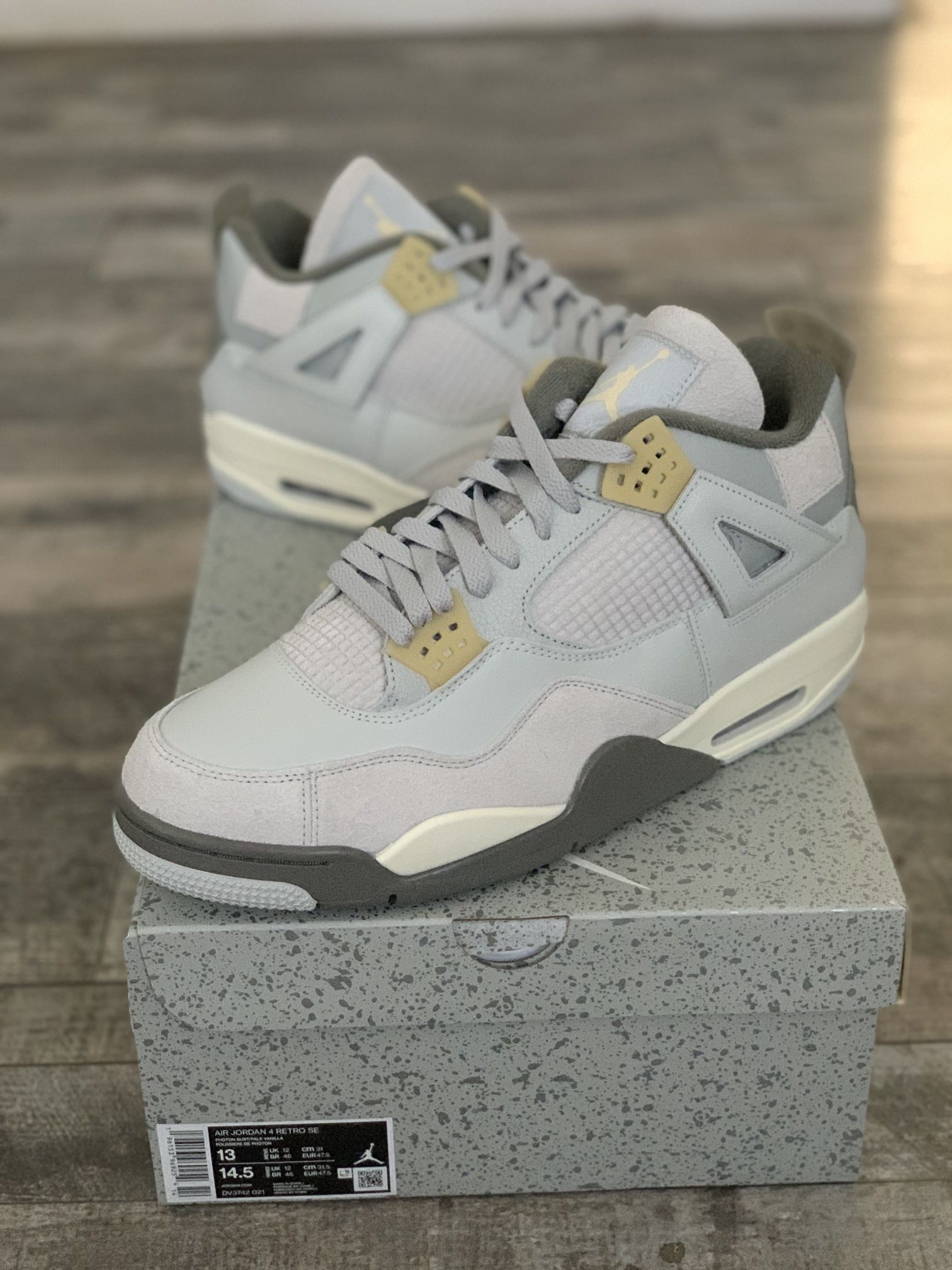 Size 13 Men’s Jordan 4 Retro SE Craft Photon Dust