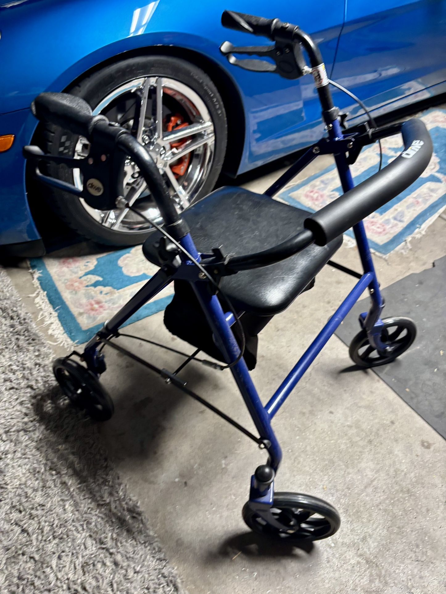 Drive Medical Four Wheel Rollator Rolling Walker with Fold Up Removable Back Support