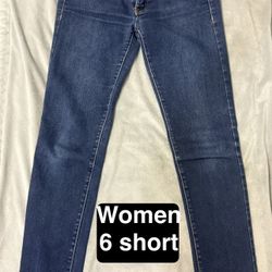 Women 6 Short American Eagle Skinny Jeans 