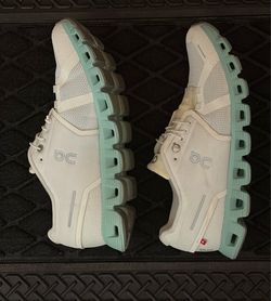 ON Cloud Men’s Shoes US SIZE 9