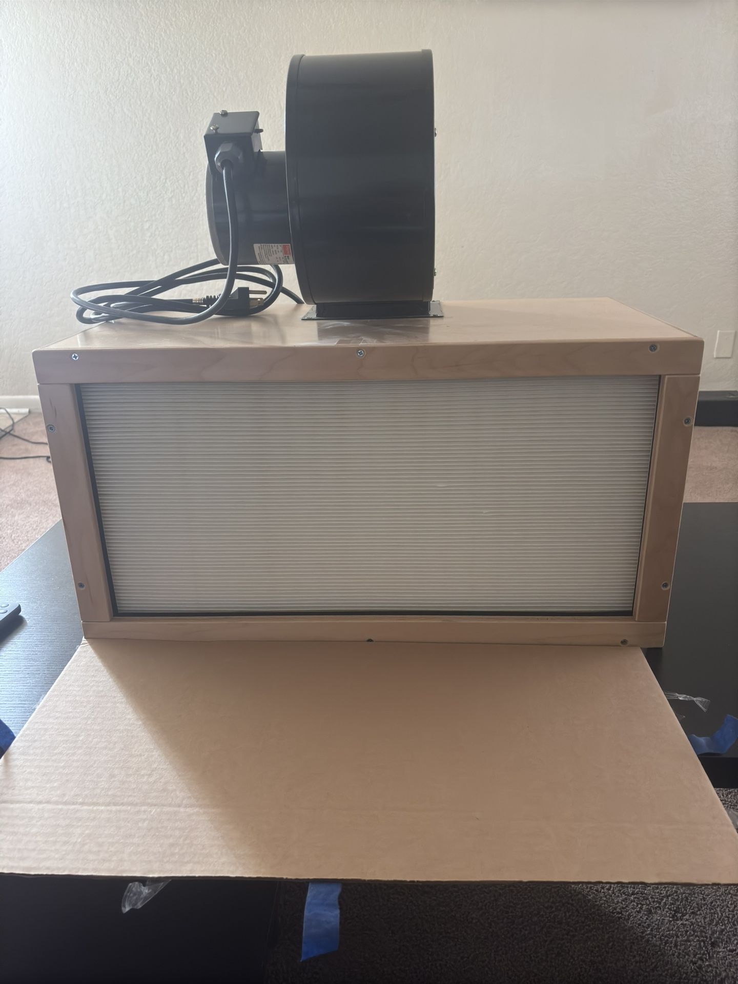 Laminar flow hood
