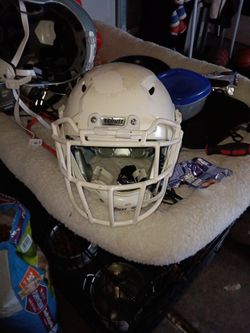 Schutt Vengence Helmet Latge