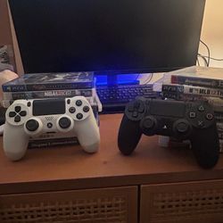 2 PS4 Controllers And Mix PS4/PS3 Games 