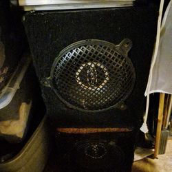 Bazooka 10" Subwoofers In Box - Amps