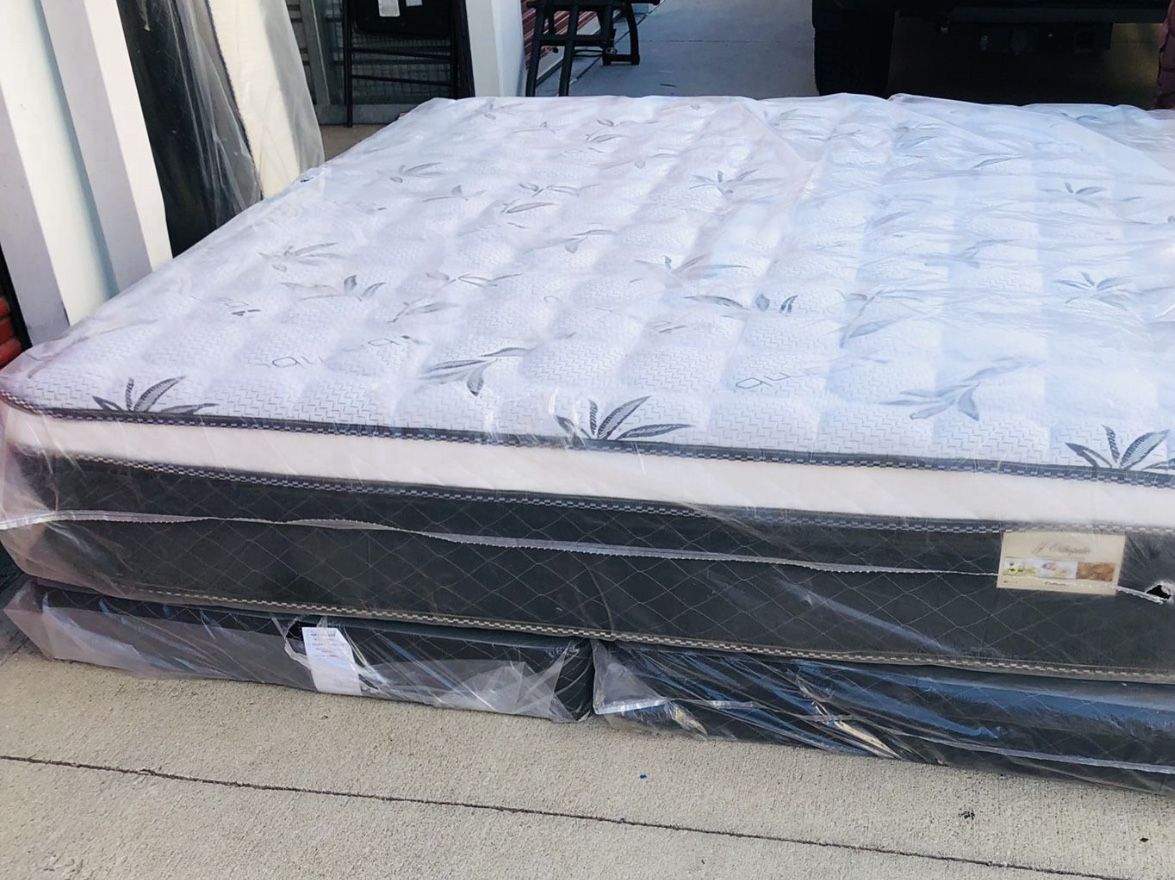 CAL KING PILOW TOP MATTRESS AND BOXSPRING‼️