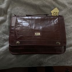 NWT Marc Chantal Genuine Leather Messenger Bag